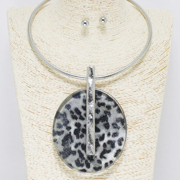 Leopard Pendant Choker