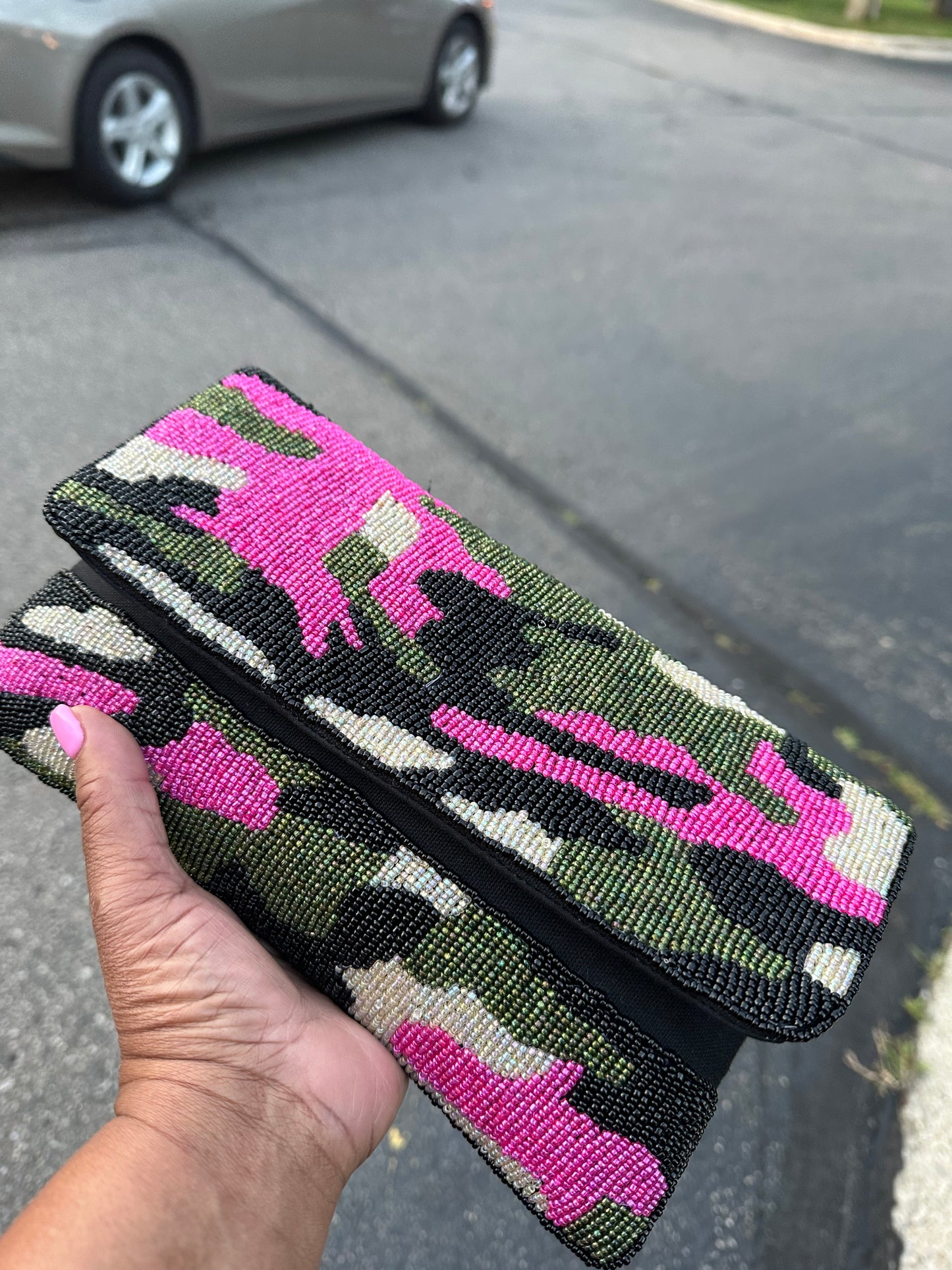 Pink Camo Beaded Clutch – Handcrafted Evening Bag with Detachable Chain Strap