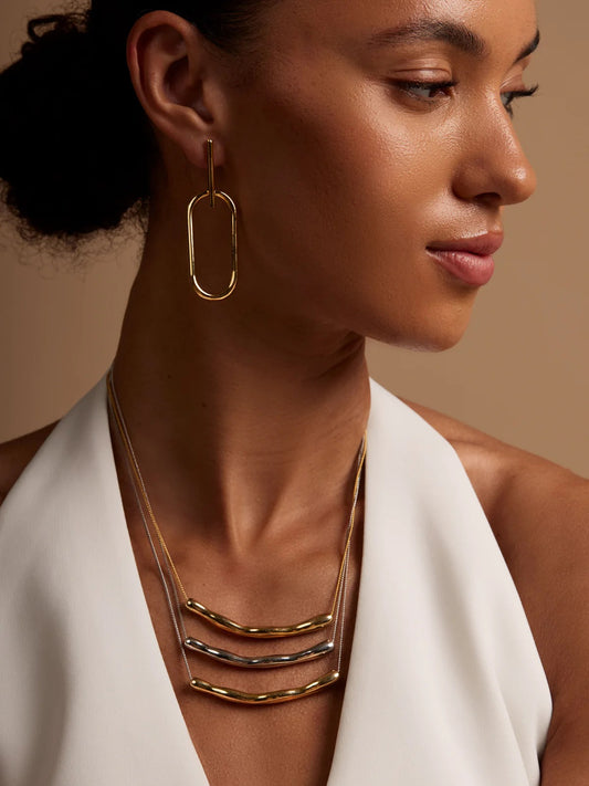 Curved Bar Pendant Necklace (Gold)