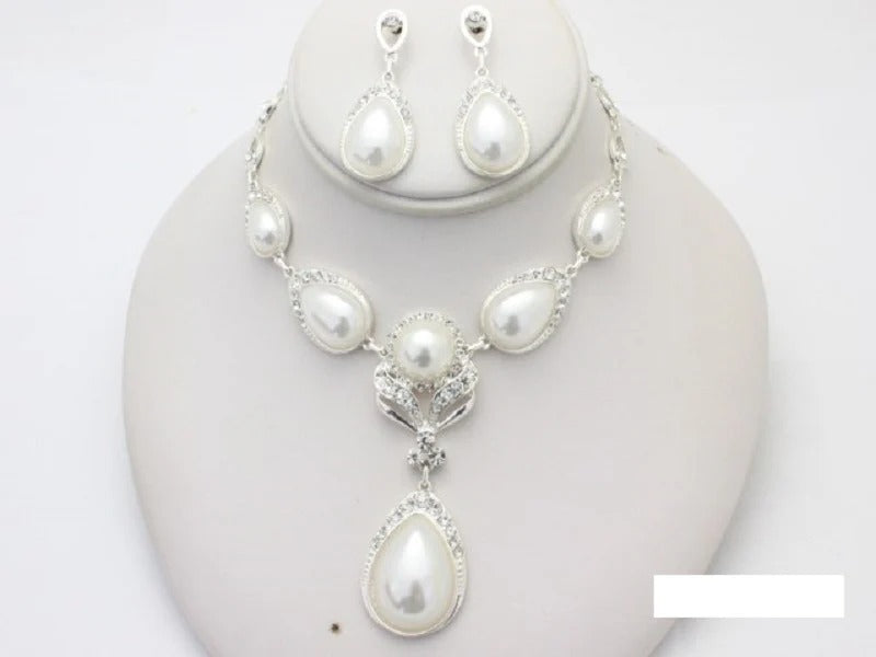 Teardrop Pearl Necklace Set