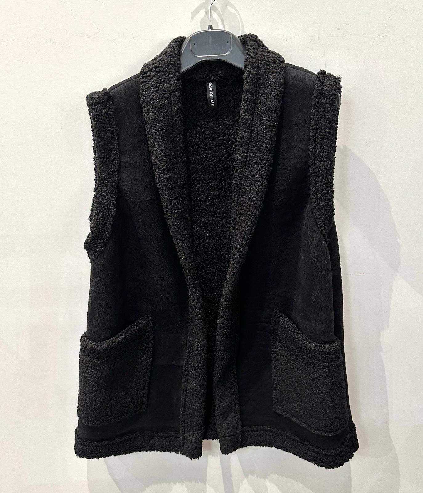 Italian Black One Size Plush Vest w/2 Pockets