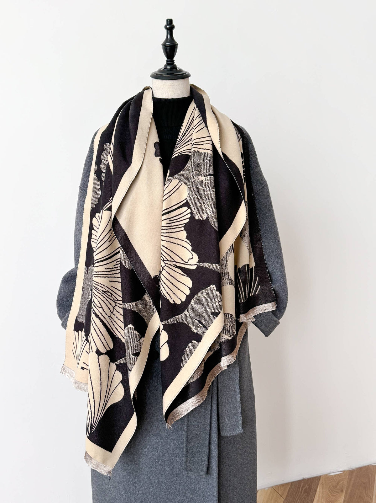 Black / Cream Large Ginkgo Reversible Wrap