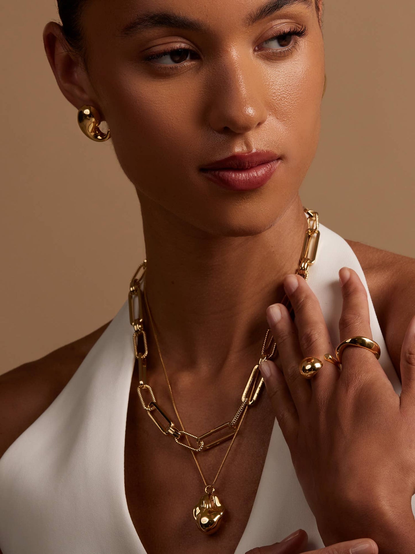 Baroque Pearl-Inspired Pendant Short Necklace: GLD