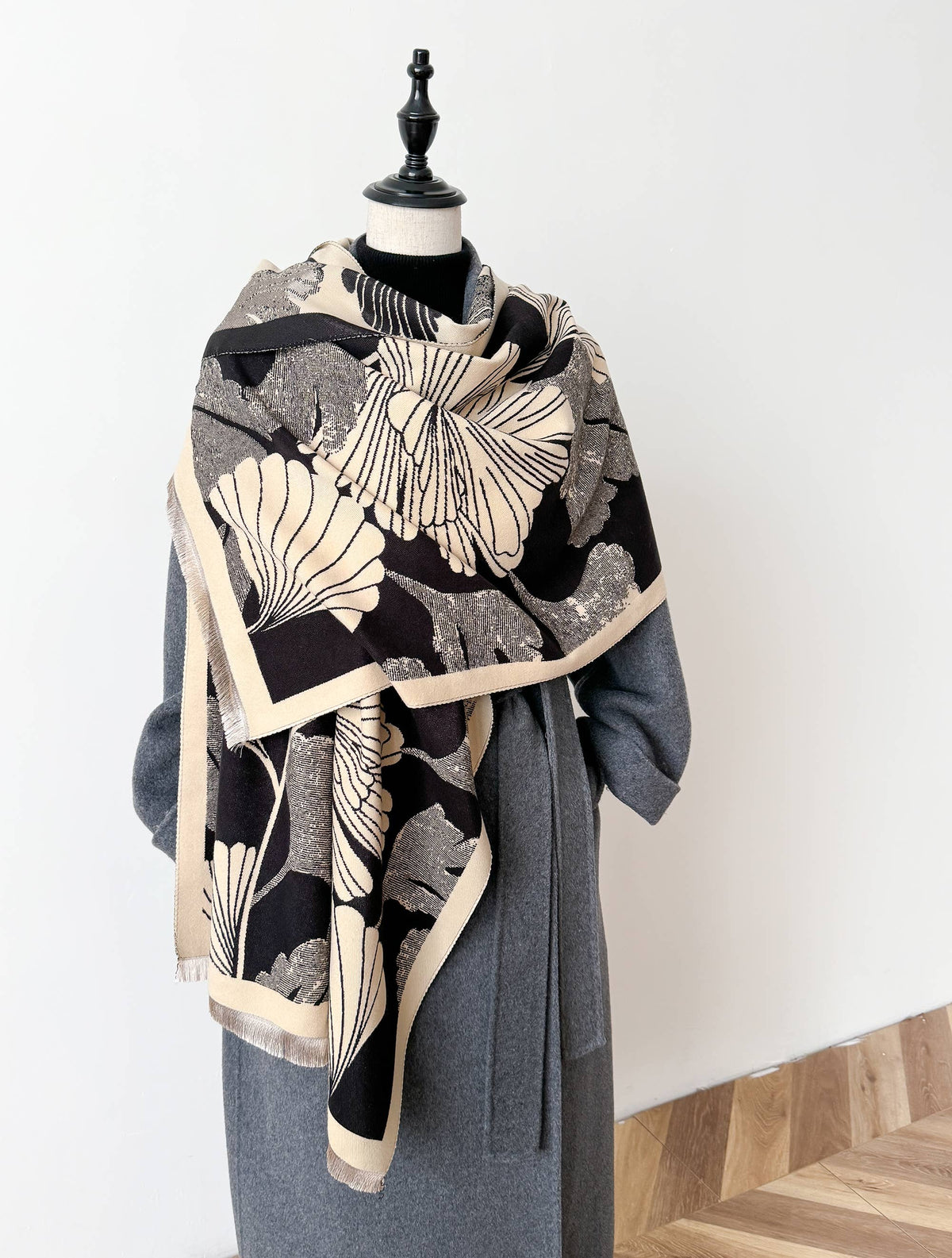 Black / Cream Large Ginkgo Reversible Wrap