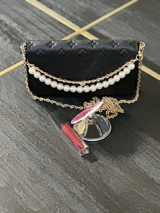 Pearl & Chain Purse Accent
