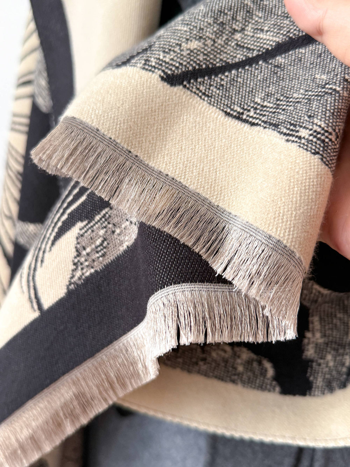 Black / Cream Large Ginkgo Reversible Wrap